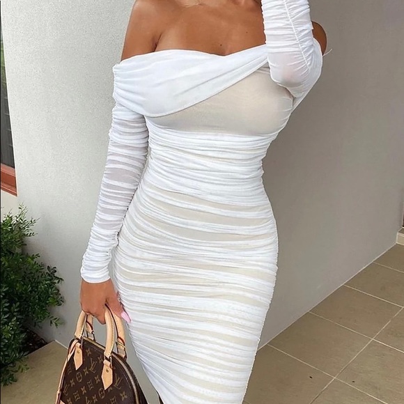 Fashion Nova Dresses & Skirts - ✨NEW✨ Fashion Nova bodycon dress